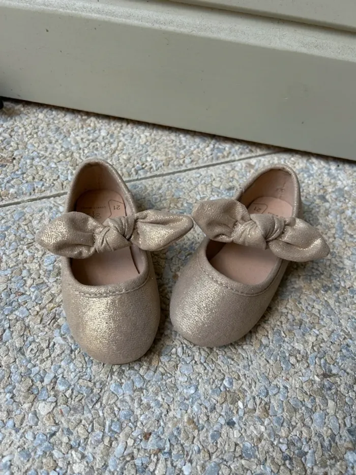 Ballerines dorées avec noeud bébé fille Gémo