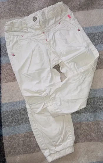 Pantalon en toile beige Kiabi taille 24 mois
