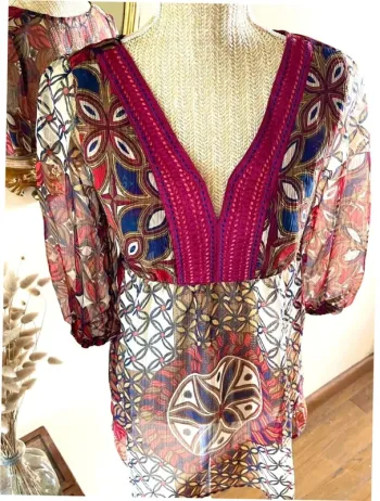 Sublime tunique léger décolleté en V motif géométrique