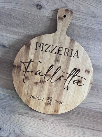 Planche à pizza en bambou personnalisée