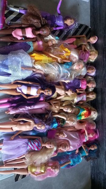 Lot poupées barbies