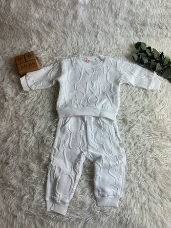 Ensemble jogging blanc taille 6 mois