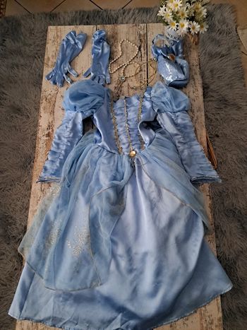 Robe Cendrillon Disney Store avec accessoires gants sac bijoux