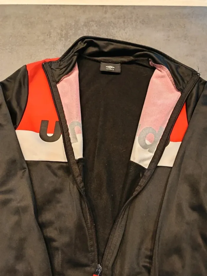 Vends veste de jogging Umbro taille 11-12 ans. - photo numéro 2