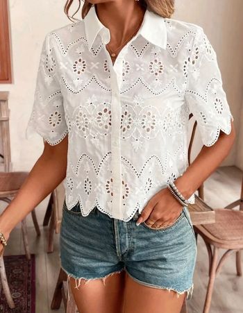 Haut blanc broderie , neuf , idée cadeau, femme , taille M