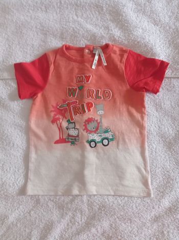 Taille 6 mois 67 cm couleur orange foncé orange clair crème voir photos avec symbole devant écriture avec bouton derrière à pression voir photos super jolie