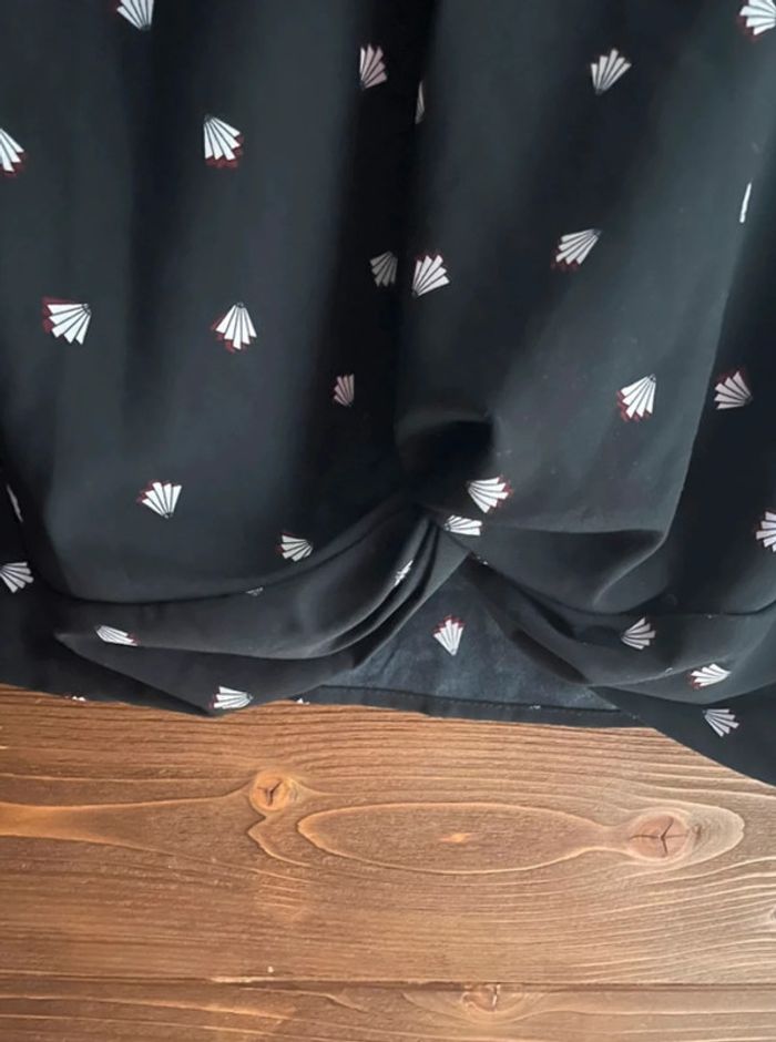 Blouse noire a motif blanc et rouge - photo numéro 2