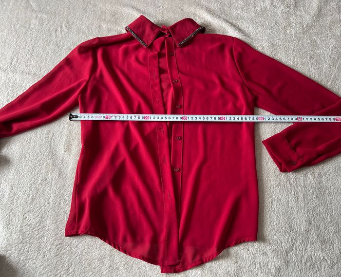 Chemise rouge avec strass – taille M - photo numéro 2