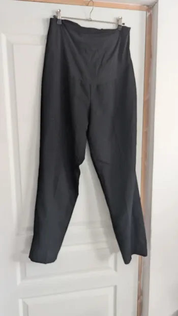 Pantalon noir de grossesse