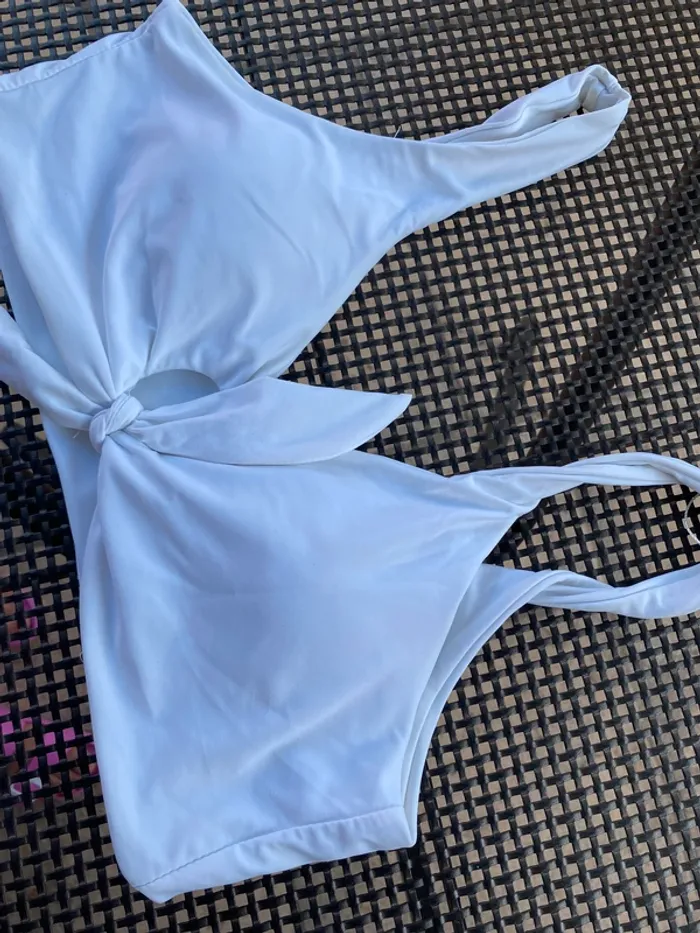 Maillot de bain 👙 deux pièces culotte, taille 40 et soutien-gorge taille 42 - photo numéro 4