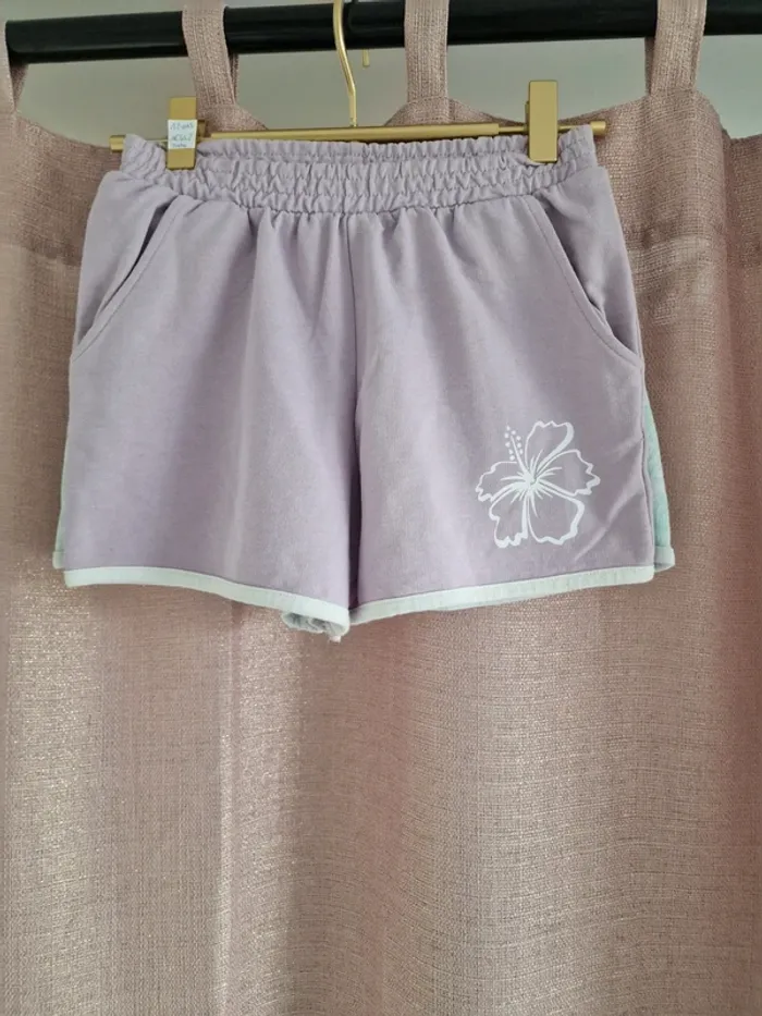 Short fille