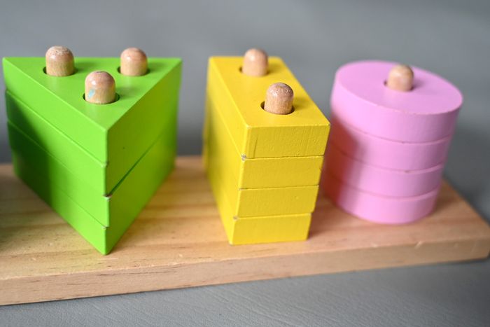 Goki jeu de tri - couleurs et formes géométriques - wooden Montessori style toy - Goki vormenpuzzel - photo numéro 6