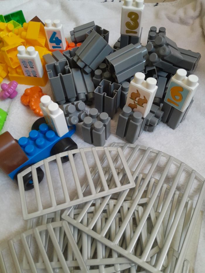 Gros lot lego 1er âge 115 éléments - photo numéro 2
