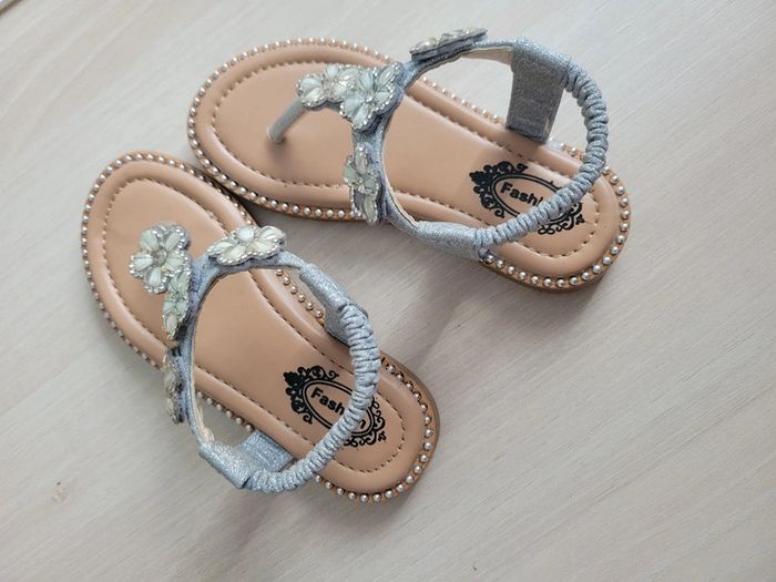 🌺Neuf🌺 sandales à perles - photo numéro 3