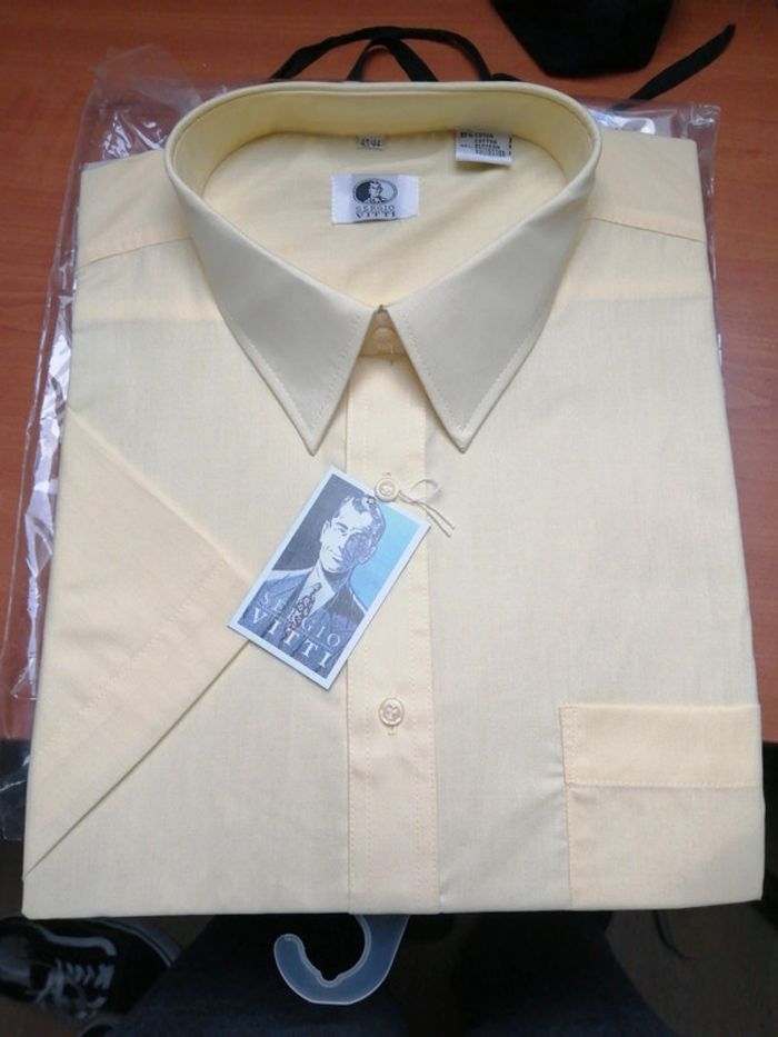 Chemise taille 43/44 de la marque Sergio Vitti couleur jaune pastel à manche