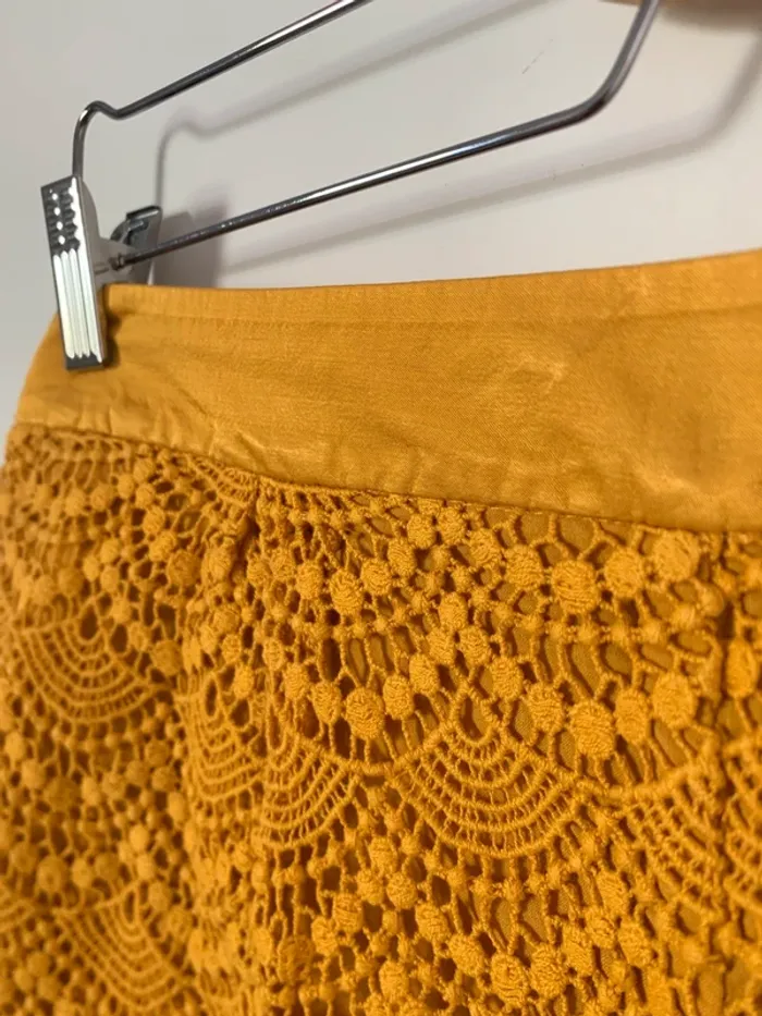 Short dentelle ocre Kookaï taille 38 - photo numéro 3