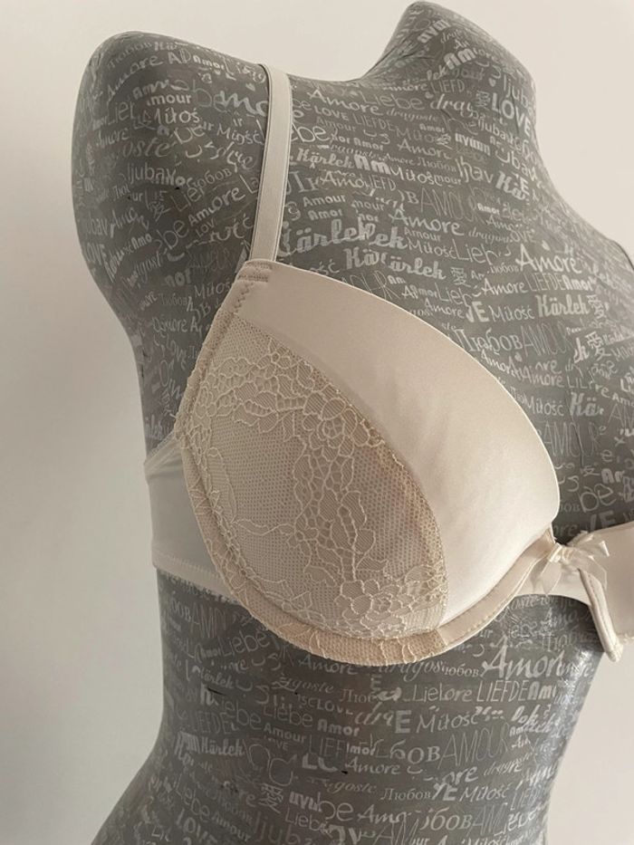 Très joli soutien gorge taille 90B - photo numéro 2