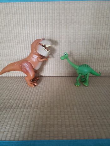 Figurine Arlo et Butch du voyage d'Arlo