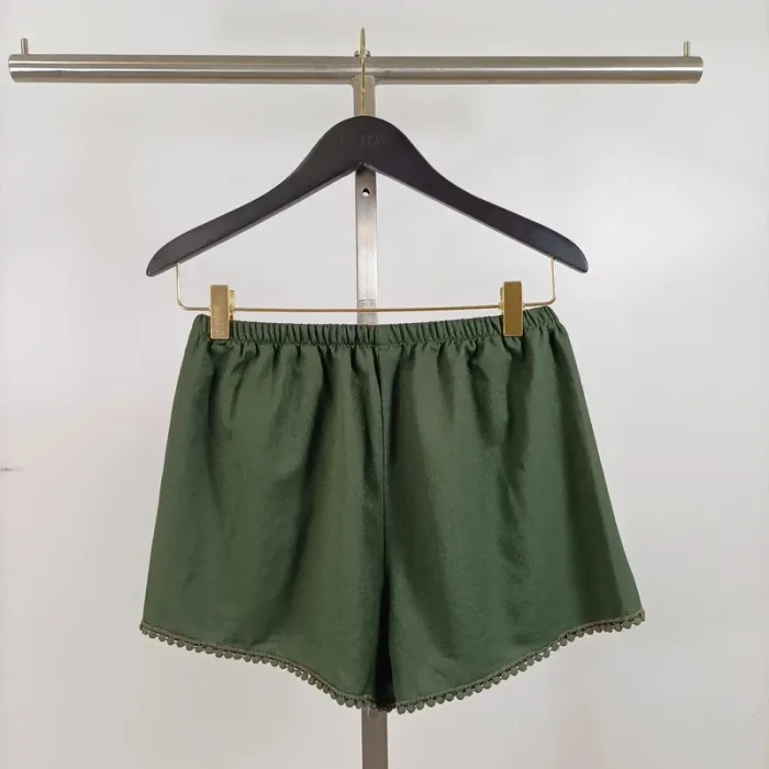 Short vert kaki Bik Bok en maille légère – taille S, détails festonnés à la base A1064 - photo numéro 5