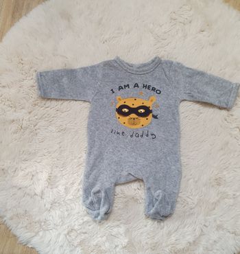 Pyjama velours imprimé héros 1 mois Kiabi 