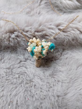 Collier de fleurs séchées