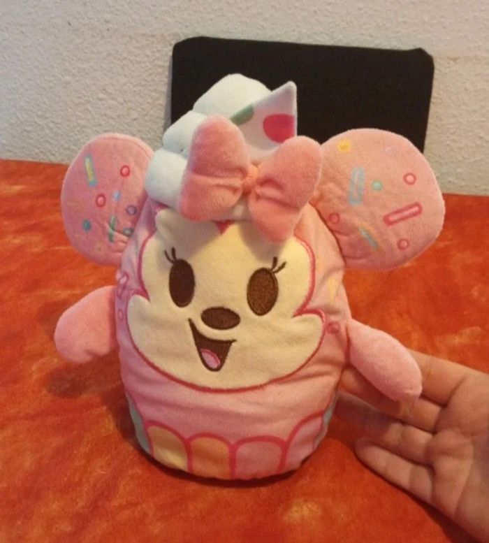Minnie cupcake Strawberry Munchlings Disney