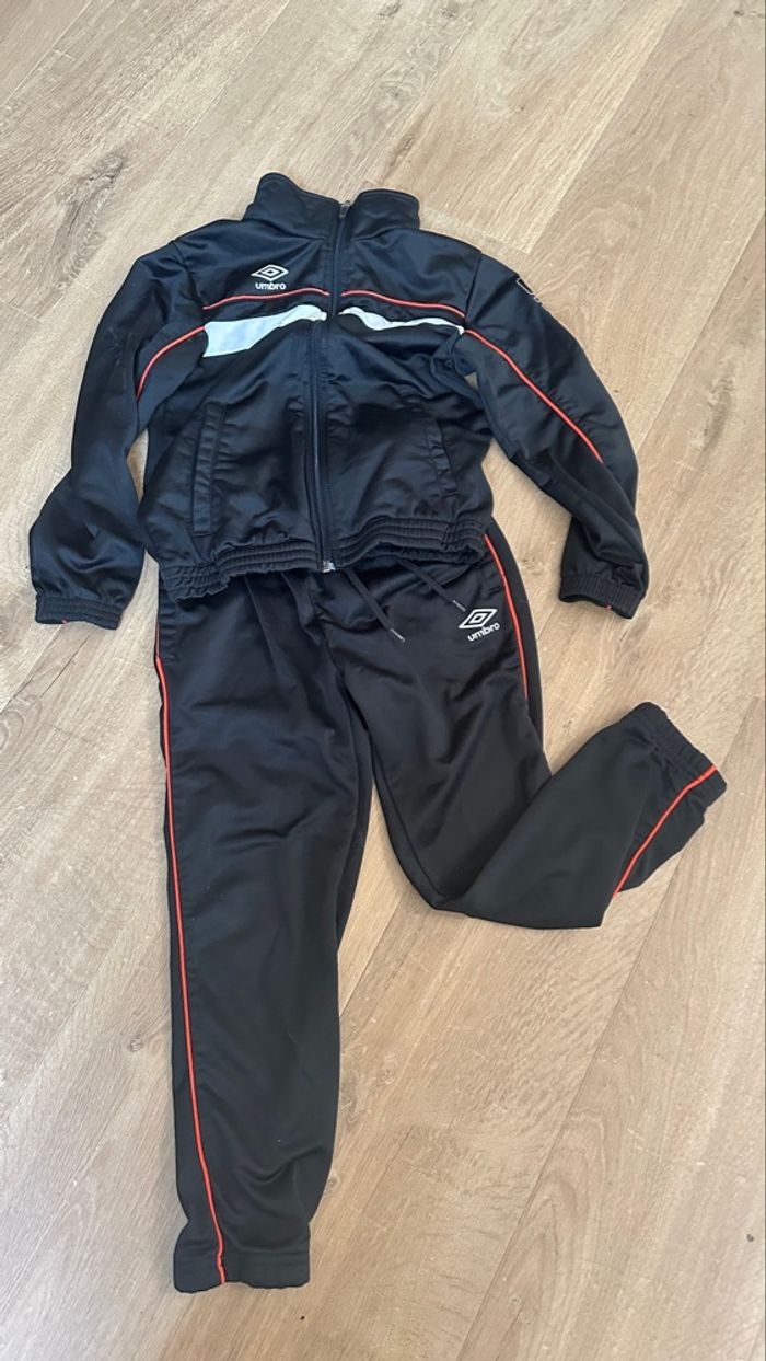 🍃 Ensemble noir – Umbro – Taille 126 cm – Très bon état - photo numéro 1