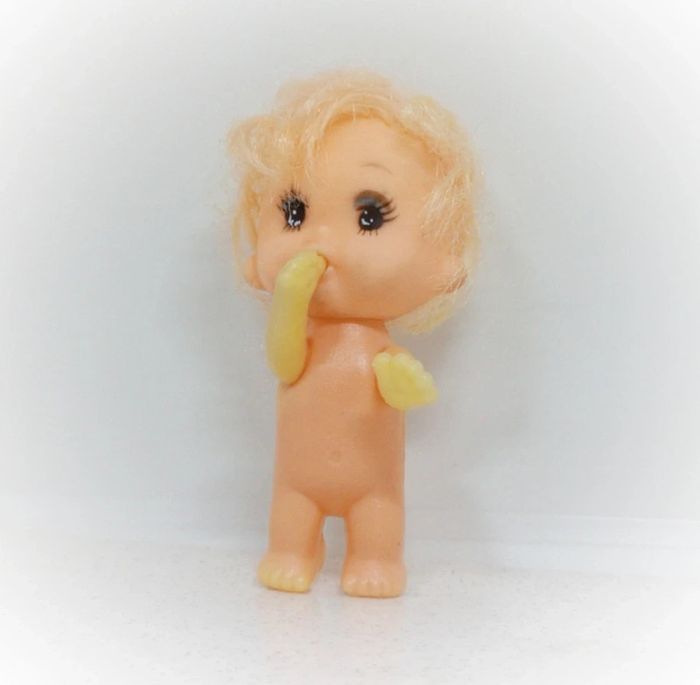 Petite small little girl poupée doll kraft pouce bouche monchhichi kiki blonde vintage impkins