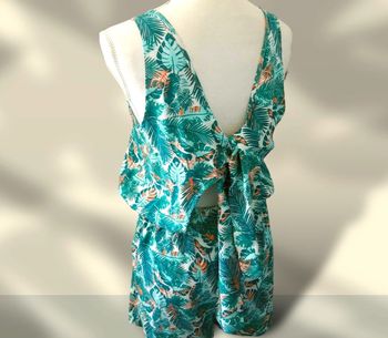 Jolie combi short très fluide et légère imprimée motif végétal dos nu