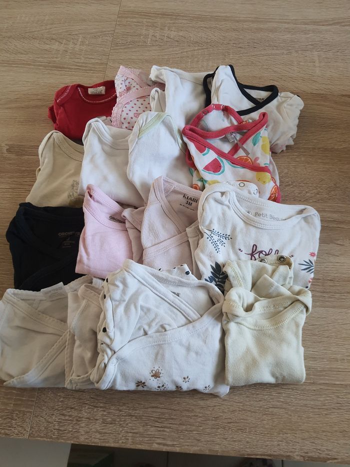 A vendre lot vêtements fille 3 mois - photo numéro 2