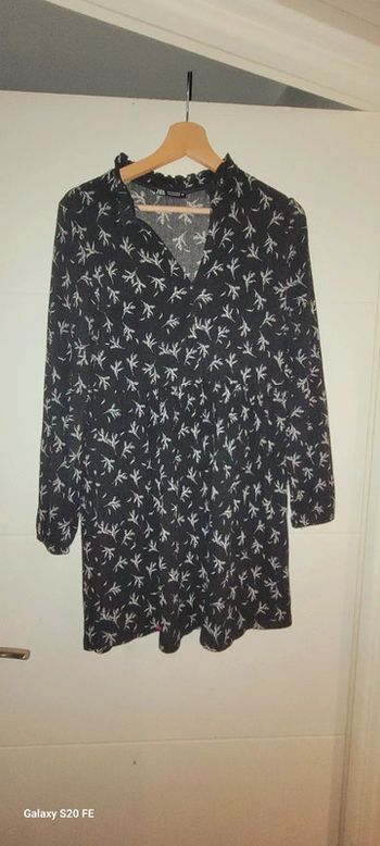 Robe en laine légère Zara taille 36 noire motifs fleuris portée une fois