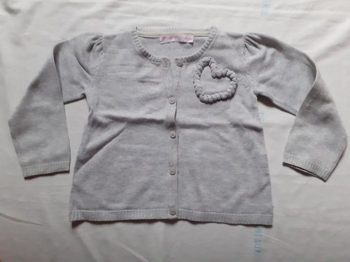 Veste grise cœur en relief