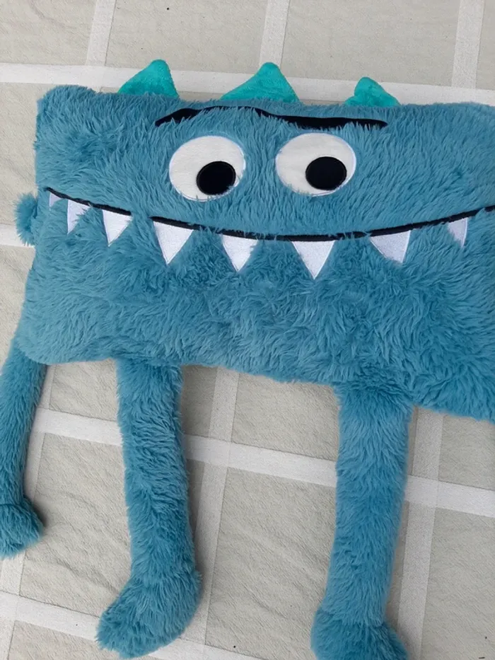 Peluche coussin monstre - photo numéro 2