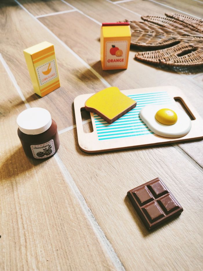 🥐Dinette petit déjeuner avec plateau et divers aliments en bois - photo numéro 2