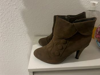 Bottine kaki à talon