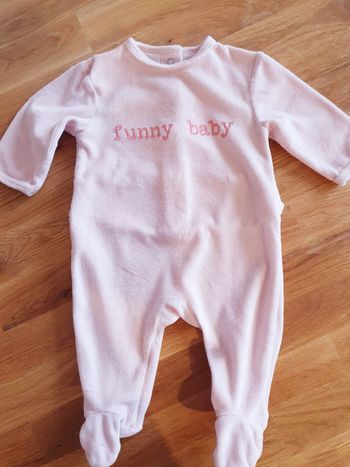 Pyjama taille 3mois en très bon état.