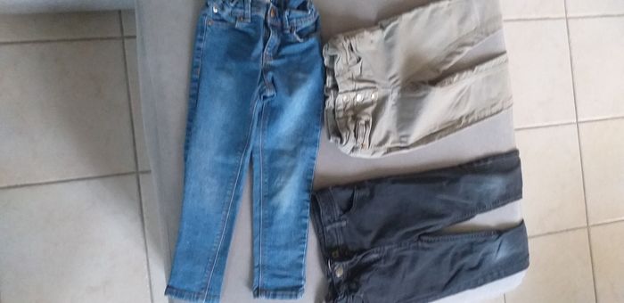 Lot 3 jeans