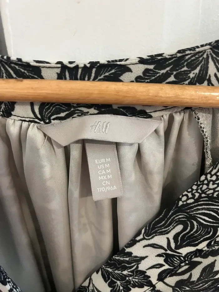 Robe H&M noir et blanche - photo numéro 4