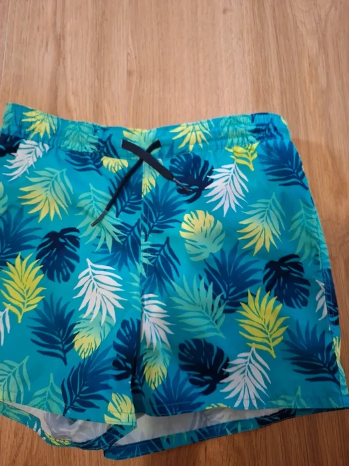 Short de bain 7/8 ans bleu tropical très bon état - photo numéro 2