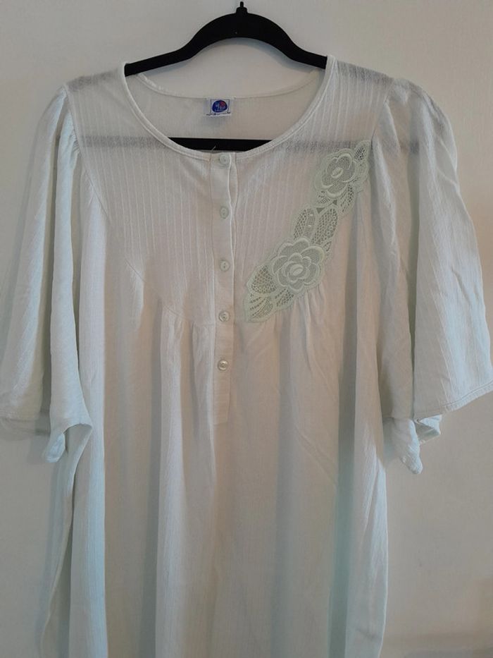 Chemise de nuit, taille 52, Marque La plus Belle, couleur vert très clair - photo numéro 2