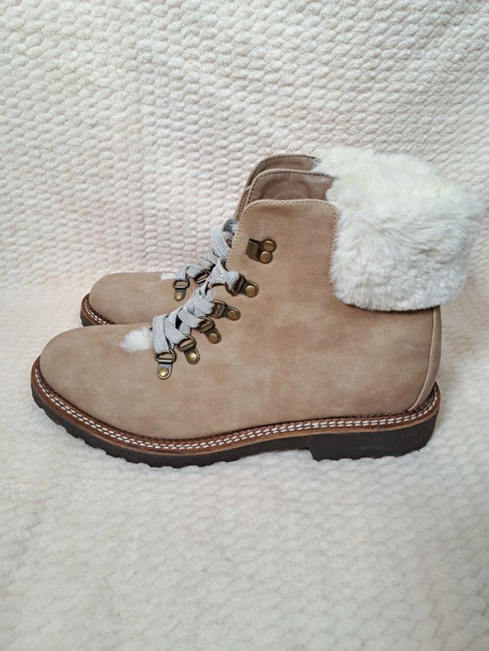 Bottines en cuir synthétique avec moumoute et lacets argentés - Taille 41 - photo numéro 4