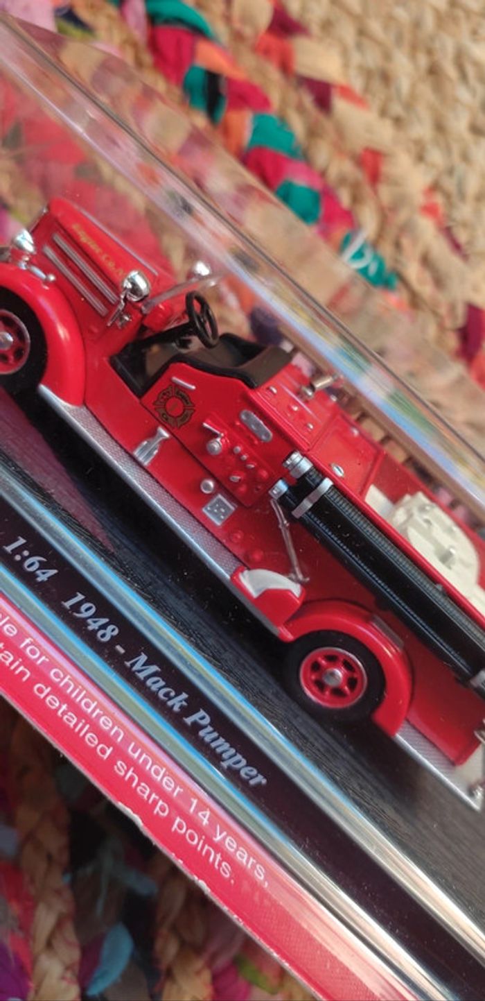 Camion de Pompier de Collection 1948 Mack Pumper - photo numéro 4