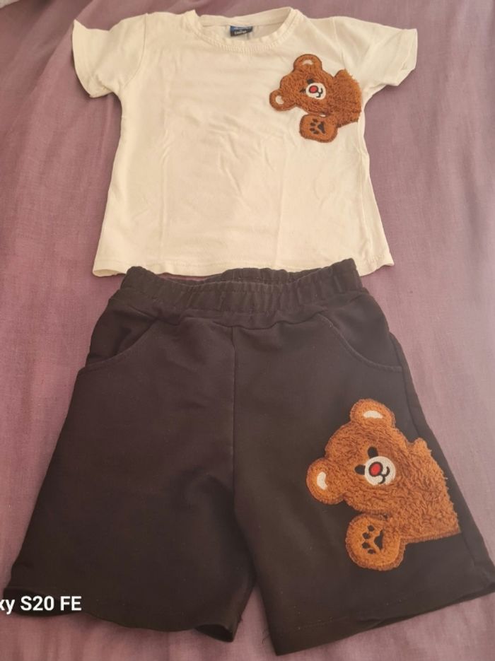 un short et un t-shirt