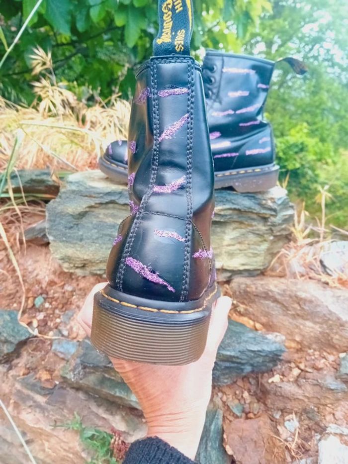 Dr. Martens noir custom zébra 🦓 paillettes violettes 39 - photo numéro 5