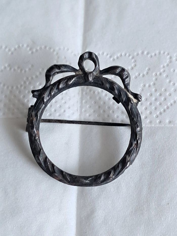 Ancienne broche couronne avec noeud et ruban