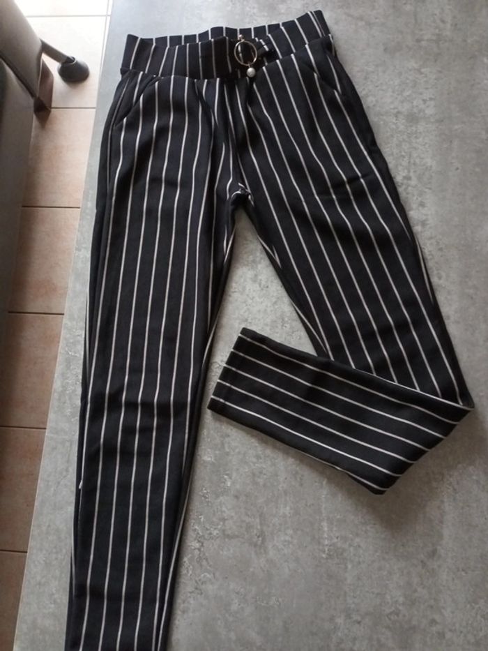 Pantalon noir taille 14/ 15 ans