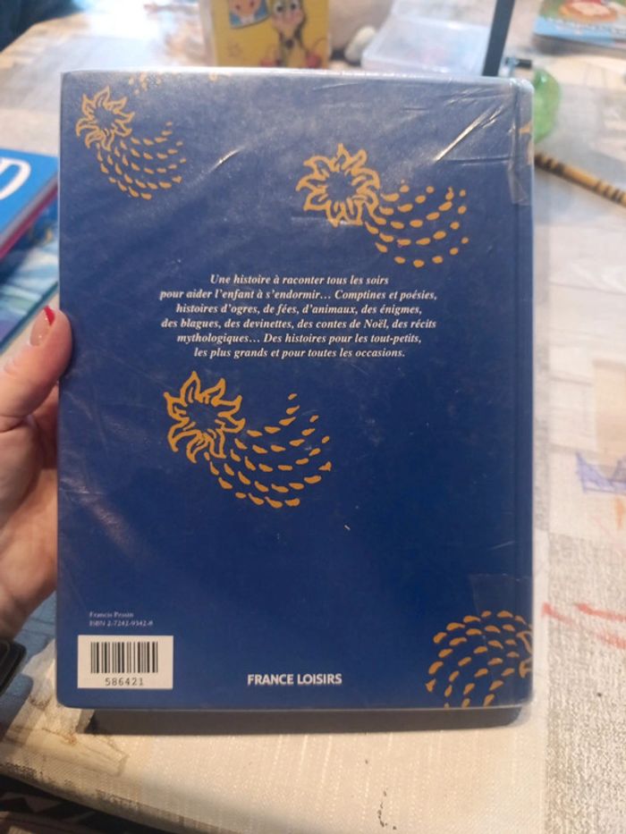 Livre de conte au fil des jours, histoire et les gens à raconter aux enfants avant d'aller dormir - photo numéro 2