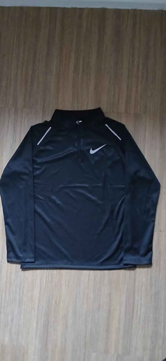 Haut running Nike noir
