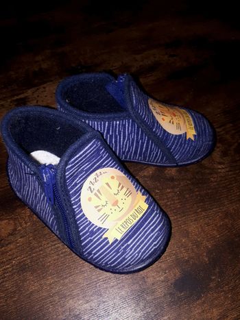 Chaussons 19 comme neuf