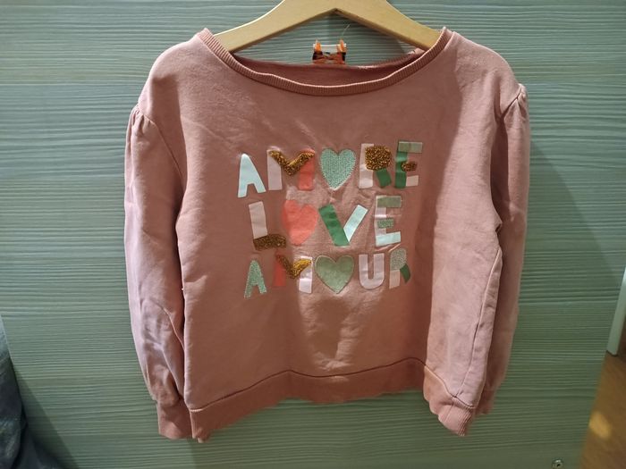 Pull avec inscriptions